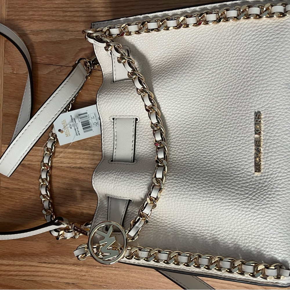 Michael Kors Cream Leather Shoulder Bag with Gold Chain - Picture 2 of 5